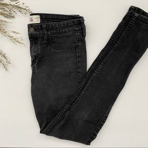 Hollister Dark Gray Skinny Jeans W28 L33